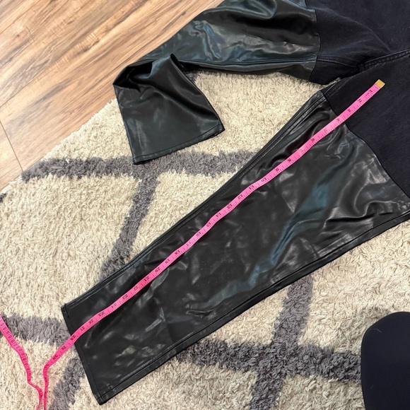 Abercrombie & Fitch Curve Love Mixed Fabric Ultra High Rise 90s Straight Jean - Picture 9 of 9